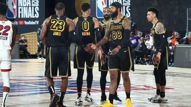 高位持球的 高位持球的